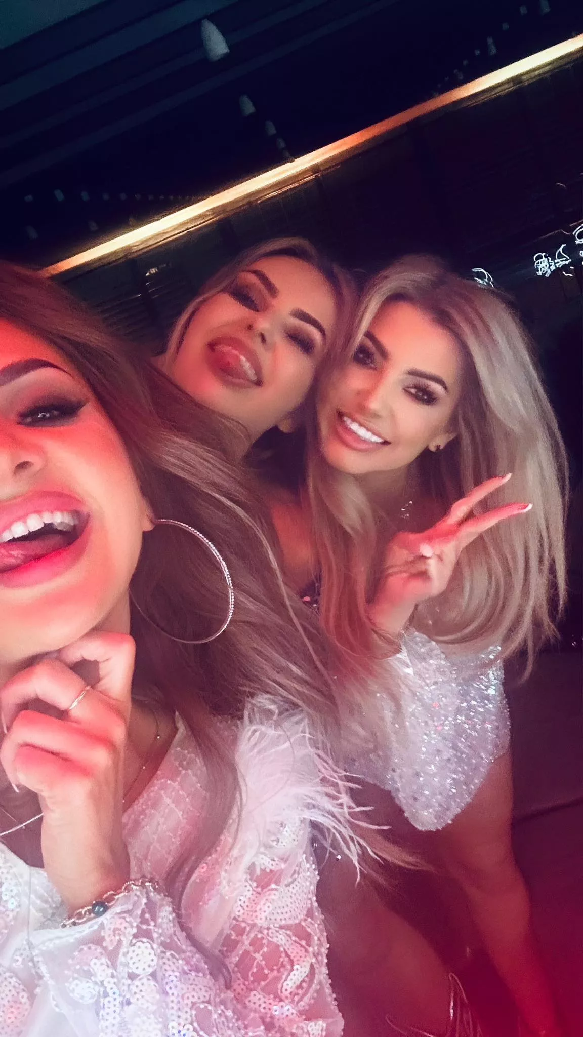 Ostra impreza gwiazdy disco polo! Zobacz jak Paula Karpowicz Topky bawi się na swoim panieńskim - ZDJĘCIA!